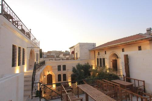 nahrin hote & art in Urfa
