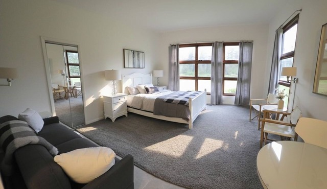 NEW LISTING! Charming Studio Cottage + Enjoy Harbor Country + Near Cherry Beach in Three Oaks