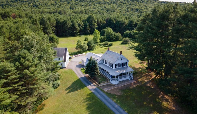 NEW! One-of-a-kind The Butterfly Estate Sleeps 24+ Close to LG & Gore! in Warrensburg