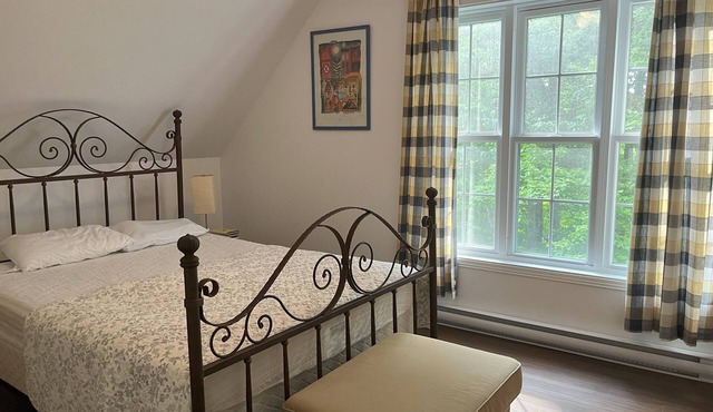 New! Perfect location in Sutton. Ski, bike, hike. in Sutton
