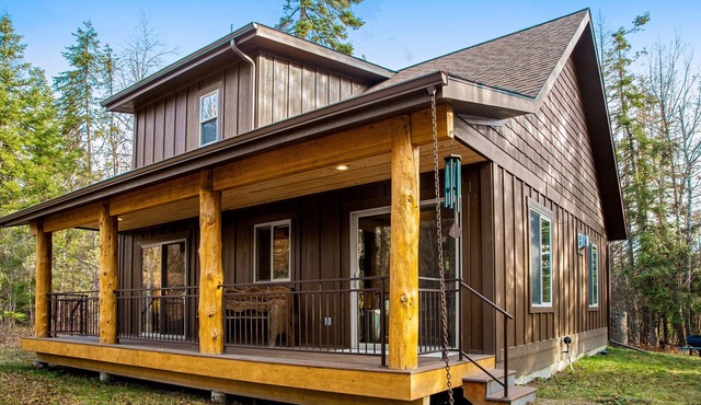 Nine cabins in a scenic, tranquil community - ideal for reunions & retreats in Bigfork