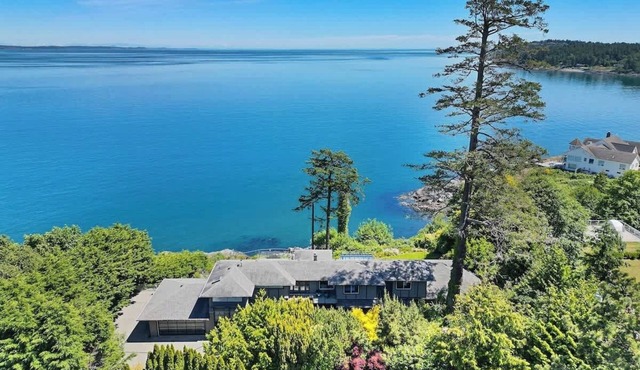 Oceanfront Oasis Luxury Family Retreat in Victoria