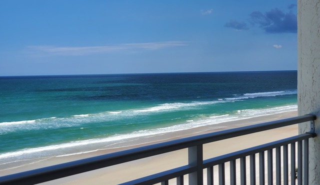 🏖️👣OCEANFRONT PARADISE- 7th Floor balcony views! 🩴👙 in New Smyrna Beach