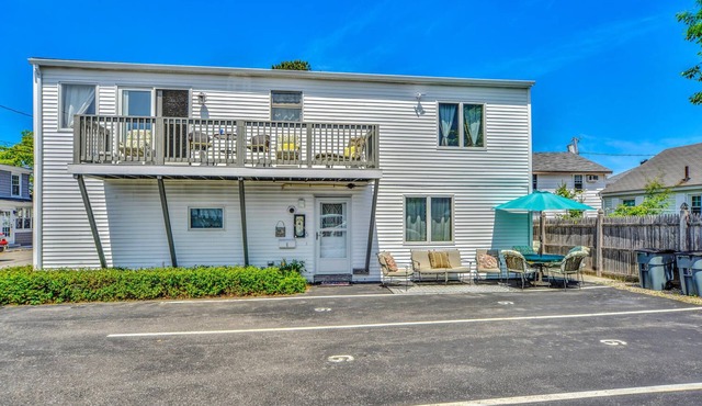 OCEANVIEW SERENITY COTTAGE 3BR/2BA PRIVATE BEACH ACCESS PATH PRISTINE BEACHFRONT in Old Orchard Beach