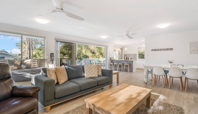 Off The Wall - close to beach, river and breakwall in NORTH HAVEN