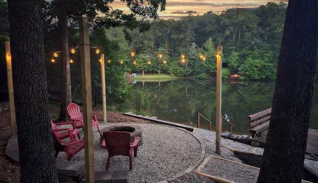 Peaceful chalet - *new* private beach, WIFI, kayaks in Innsbrook