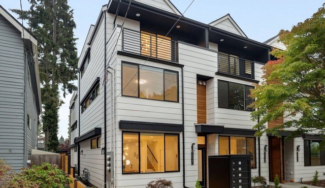 Perch - Ballard Bliss: Great Ballard location! Spacious 3BR w/Parking in Seattle