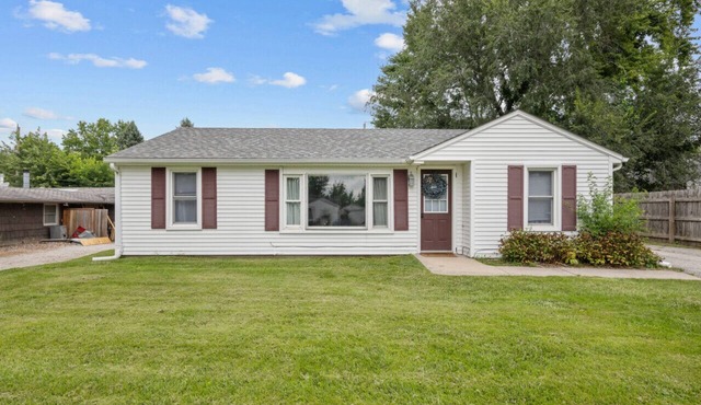 Pet Friendly & Spacious 3BR + Garage in Silvis in Silvis