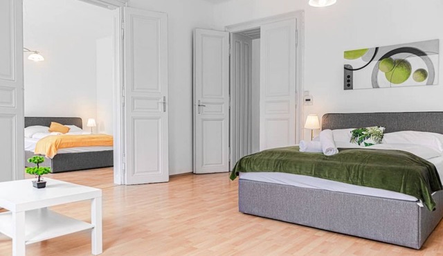 Pleasing 2BR Apt. AKH-Perfect for Groups in Wien