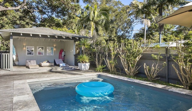 Plunge pool and flat 100m walk to beach in MACMASTERS BEACH