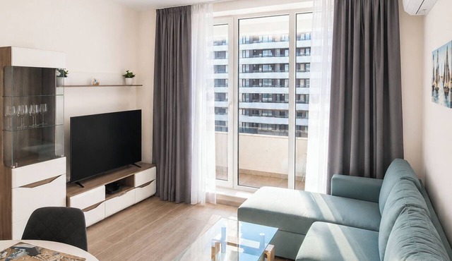Pool View Apartment Varna | Heated Mineral Pool | Free Private Parking in Varna
