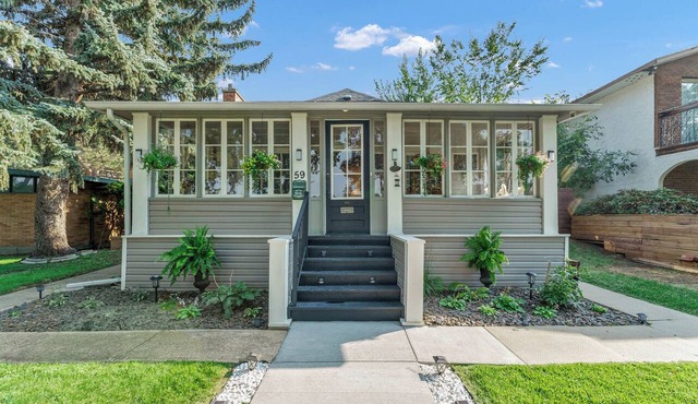 Porch House On 1st in Medicine Hat