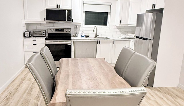 Private 1BR Suite in Whistlebend | Kitchen, Laundry, Parking & 1 Gigabit WiFi in Whitehorse