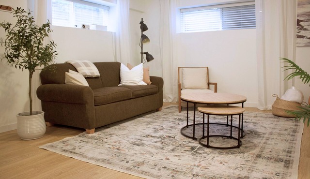 Private 2 Bed Suite Near Highway 1, Thunderbird, Fort Langley. Pet Friendly in Langley Township