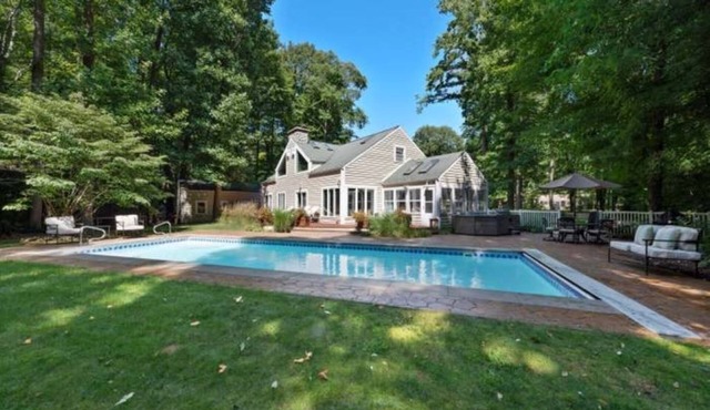 Private Cherry Beach Pool House with large heated pool & hot tub! in Three Oaks