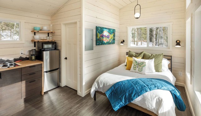 Ranger's Roost Chalet, a luxury, mountain based, dog-friendly retreat for 2. in Chugiak