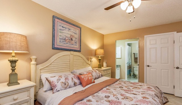 Renovated with excellent rates - Beach Chairs Included! in Panama City