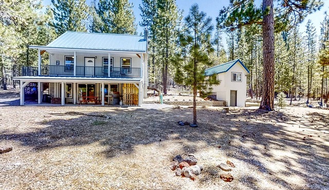 Retreat w/firepit, enclosed yard, kitchen, & W/D in Crescent