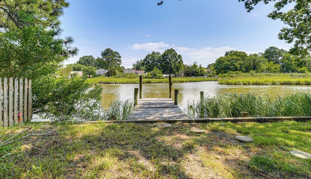 Riverfront Fun: Quiet Home Near Hampton Coastline in Hampton