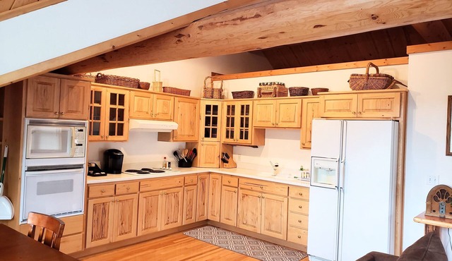 Rustic 1 bedroom, 1 bath, 2 minutes from the West Glacier Park in West Glacier