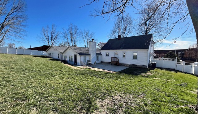 Saint Charles White House in Saint Charles