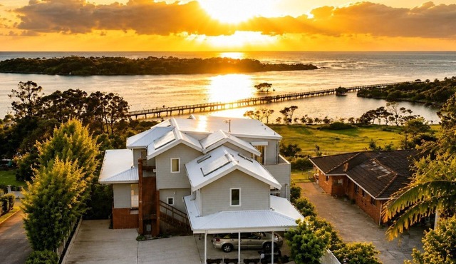 Sapphire Magic – A stunning waterfront escape in Urunga with beautiful river and ocean view in Urunga
