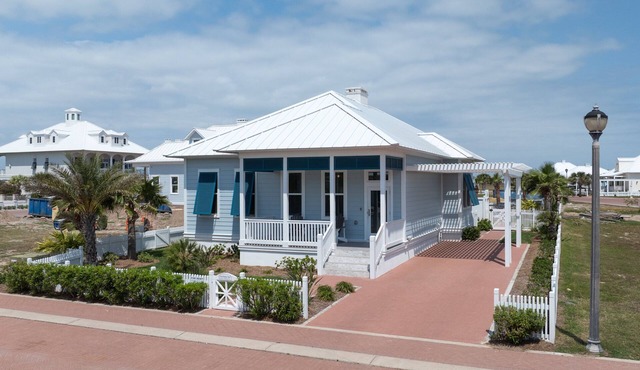 Sea Pointer New custom home at The Shores pool, just a short walk to the beach or bay! in South Padre Island