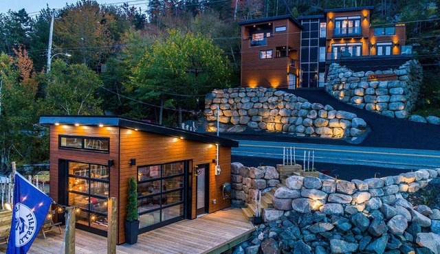 Seacliff- Luxury Halifax Waterfront Paradise -Pool, Hot Tub, Wharf & Boathouse in Halifax