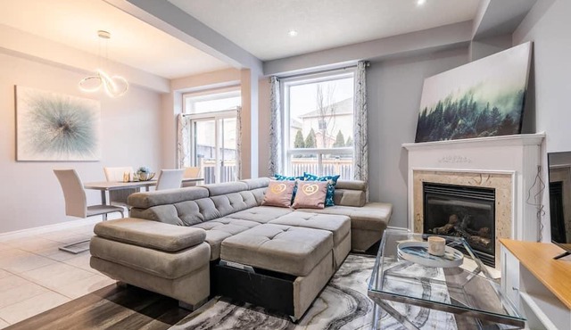 SimplyComfort. 3BR 2.5 BA, HOT TUB, GYM, SAUNA, BBQ, PLAYGROUND in Hamilton/Canada