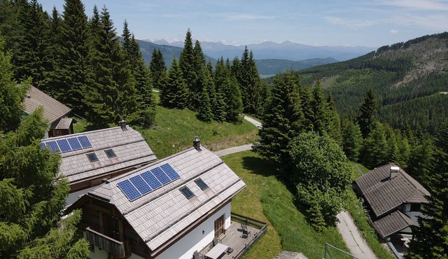 Spacious chalet with sauna near the ski lift in Katschberg