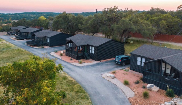 Starlight Horizon 14 Cabins For Events, Retreats, Weddings, Sleeps Up To 100 in Canyon Lake
