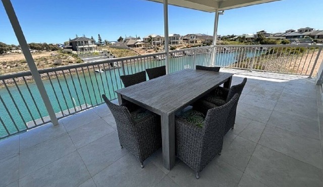 STATELY OASIS in Wallaroo