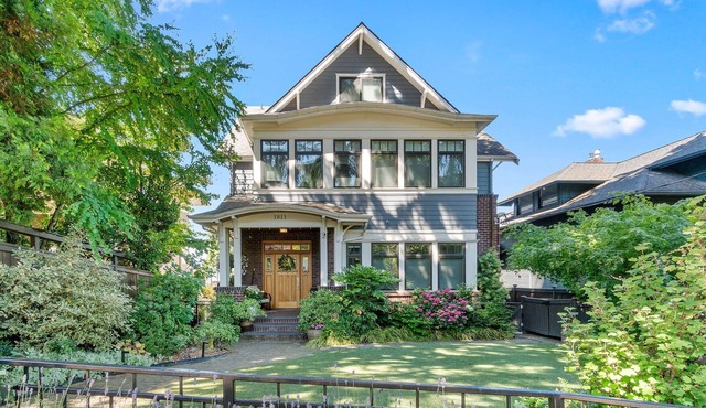 Stunning Space in heart of Queen Anne in Seattle