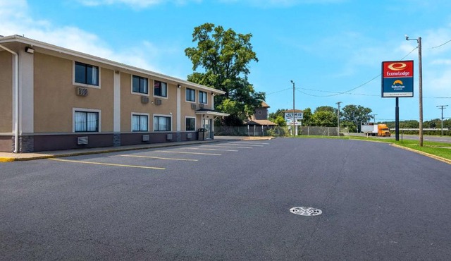 Suburban Studios Portage in Portage