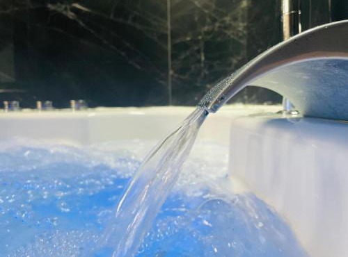 Suite Jacuzzi Marbre - 451 in Rouen