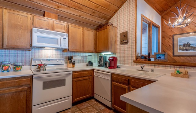 Sunburst Condo 2749 - Comfortable Elkhorn Space Off of Golf Course w/Mt View in Elkhorn