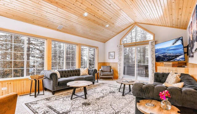 Sunspot Lodge w/Sauna and Spa in Bonner County