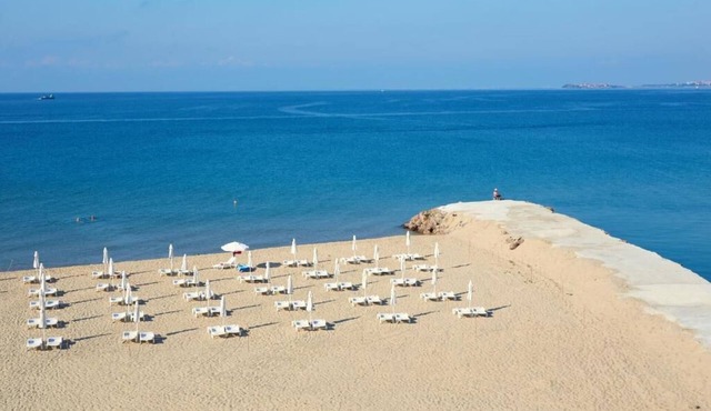 Taliana beach hotel apartment first line in Елените
