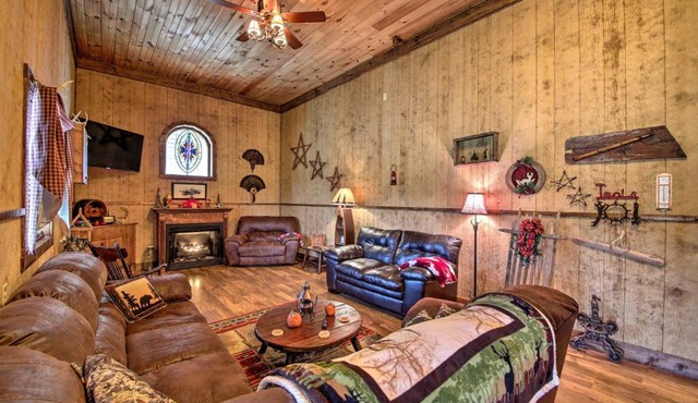 'The Bovard Lodge' Rustic Cabin Near Ohio River! in Florence