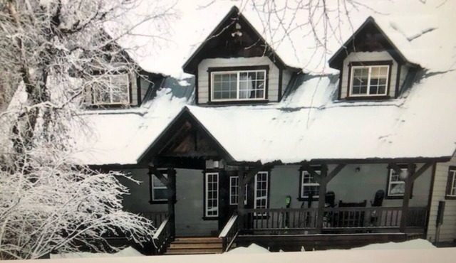 The Drop Inn - Large Home! Close to Wolf Creek, on San Juan River, Hot tub in Pagosa Springs