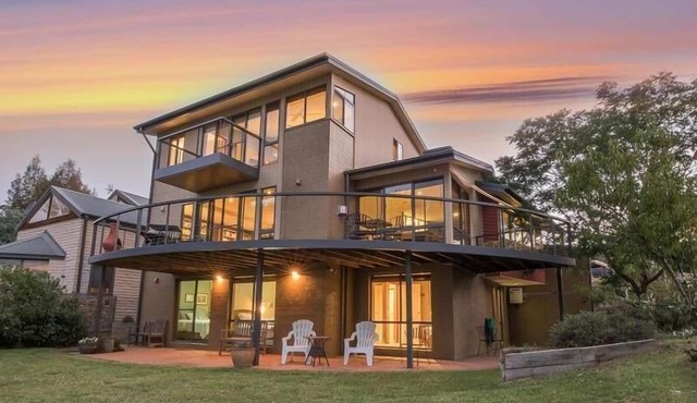 The Jindabyne Lakehouse in East Jindabyne