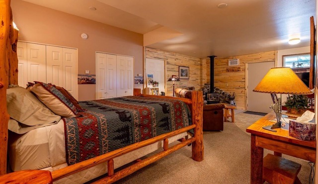 Trail's End- couples retreat close to downtown in Cody