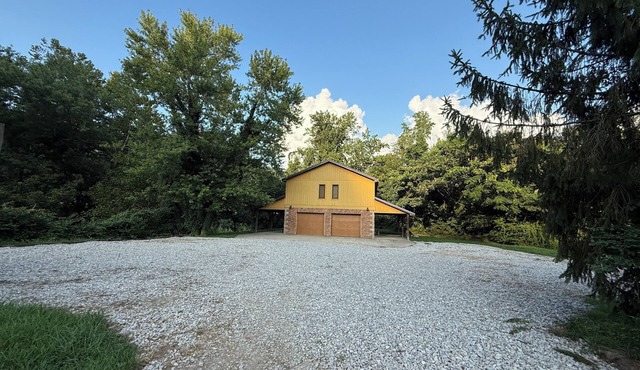 Trailhead Riverfront Cabin in McCarr