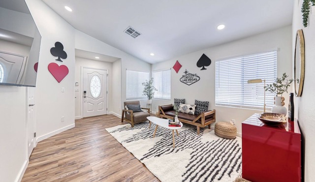 Unique 2-Bedroom Las Vegas Home in Beautiful Summerlin- 15 Minutes to Strip in Las Vegas