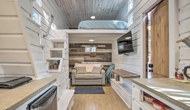 Unique Stay: 'Tiny Everest' San Antonio Home! in San Antonio