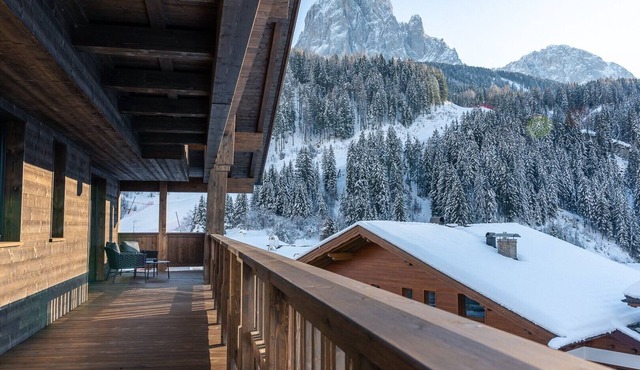 Villa Sofia Apartment 'F' with Mountain View, Private Terrace and Wi-Fi in Selva di Val Gardena