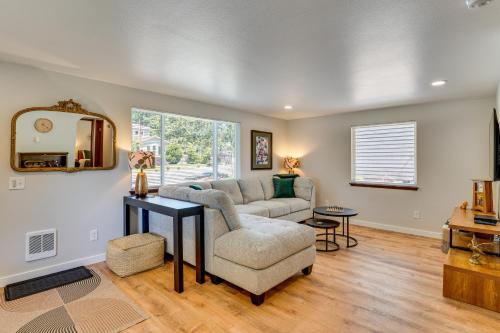 Walk to Spanaway Lake: Chic Home w/Rooftop Deck! in Spanaway