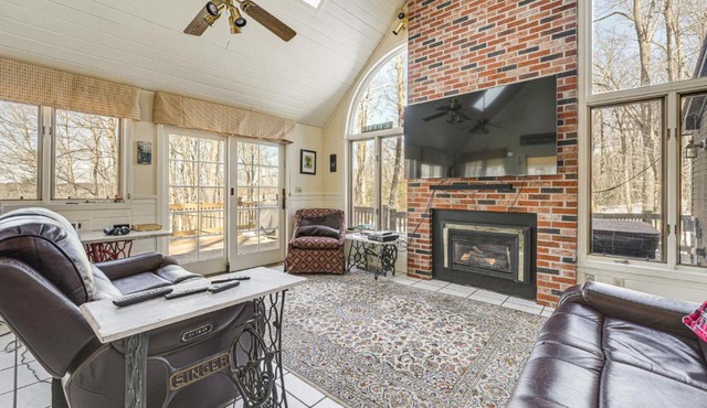 Waterfront Home w/Boat Dock & Sunroom in Gardiner in Gardiner