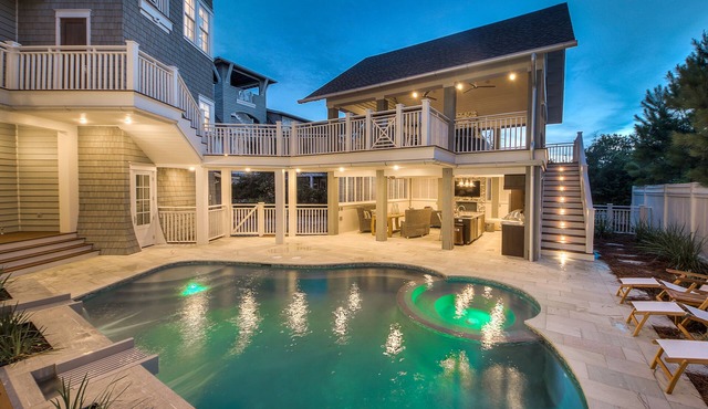 Watersound Beach. Gated, Exclusive use of pool, outdoor kitchen, dining, living in Watersound Beach