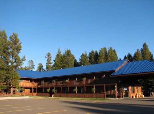 Willamette Pass Inn & Chalets in Odell Lake